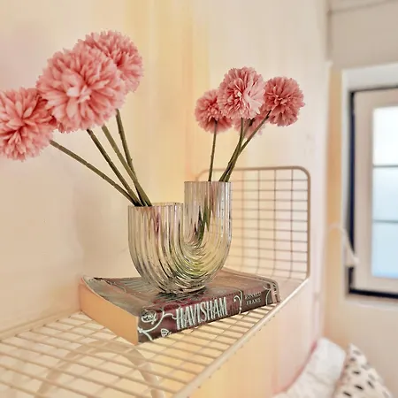 Curious Crow 1 With Patio By Homeful Homes Appartement