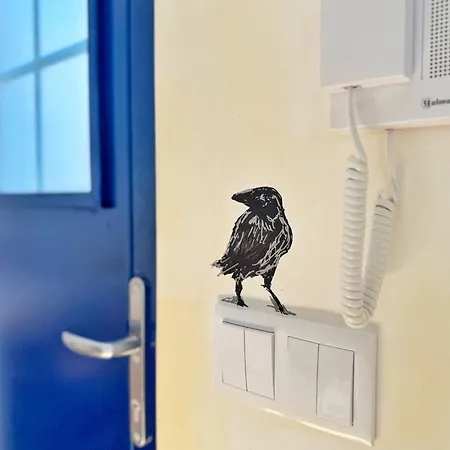 Curious Crow 1 With Patio By Homeful Homes 公寓