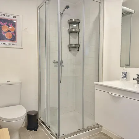 Curious Crow 1 With Patio By Homeful Homes 아파트 리스본