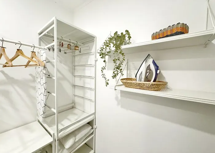 Διαμέρισμα Curious Crow 1 With Patio By Homeful Homes